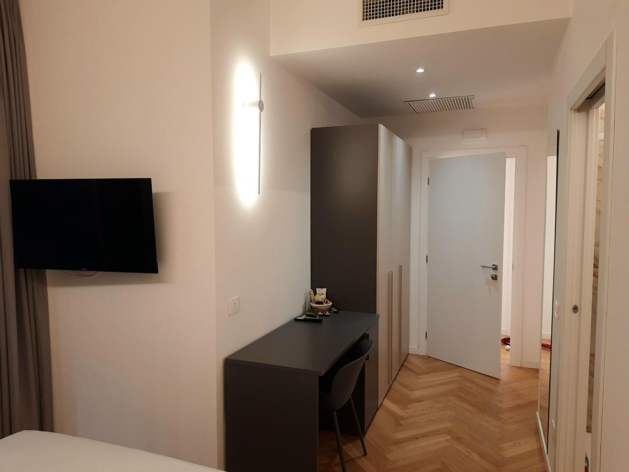 Mako Suites - Centro E Stazione 몬차 객실 사진